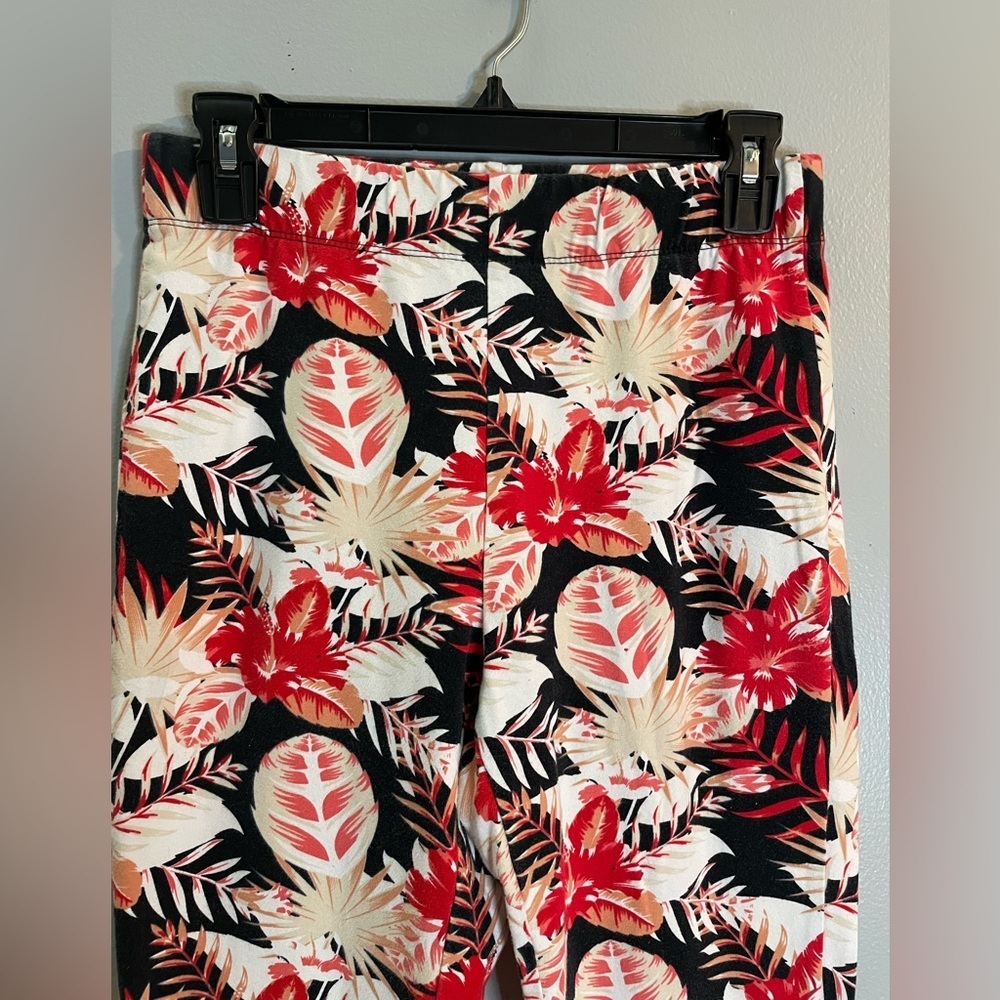 Kate & Mallory Printed Knit w/ floral Ankle Zip Leggings Black SZ/Med - Picture 2 of 6